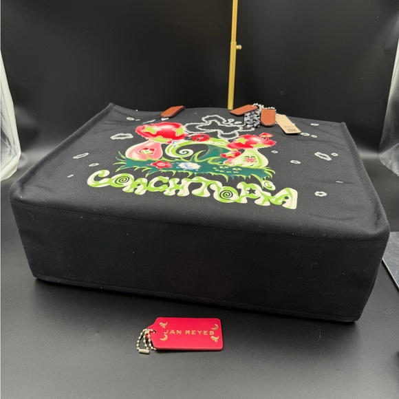 Coach Tote With This Is Coachtopia Print - Picture 6 of 8